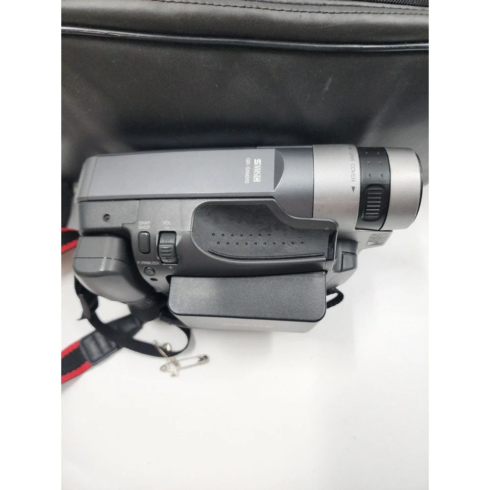 JVC GR-SXM915U Super VHS-C Camcorder Bundle 320x Zoom 3in LCD Remote Case Tapes